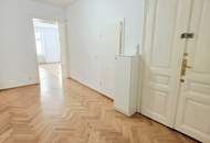 ALTBAU. FLÜGELTÜREN. LIEBLINGSLAGE! Großzügiges Wohnen im 9. Bezirk! Traumhaft schönes Altbauhaus + Ruhige Seitengasse + Altbaucharme!