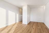 Sonnenuntergang im modernsten Turm Wiens: DANUBEFLATS 42. Etage