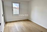 4-Room Designer Residence: Directly at the main train station - Commission-free