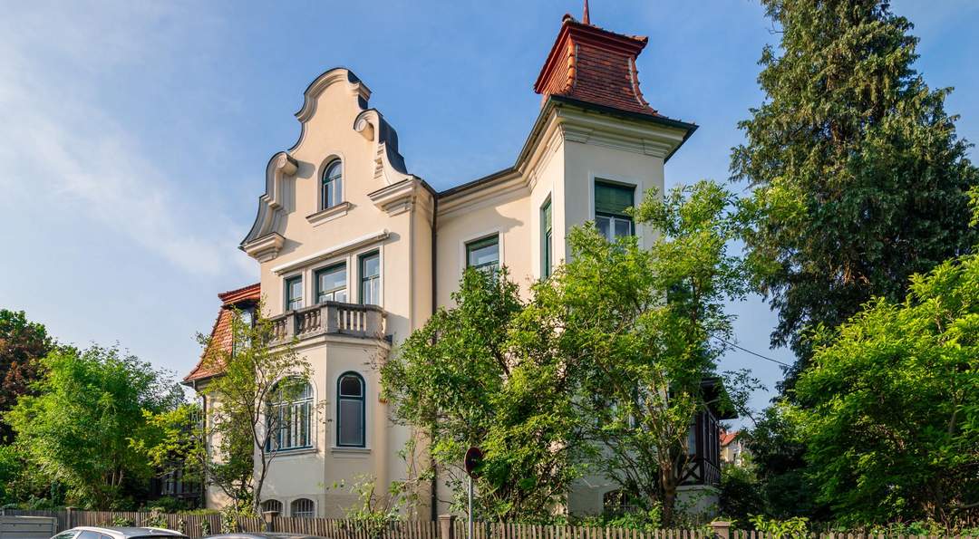 Jugendstilflair in Mariagrün: Exklusive Villenetage mit Garten