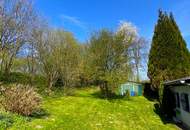 Schönes ca. 1.000 m² großes Grundstück, leichte Hanglage, Nähe Fernitz - mit kleinem Wochenendhaus!