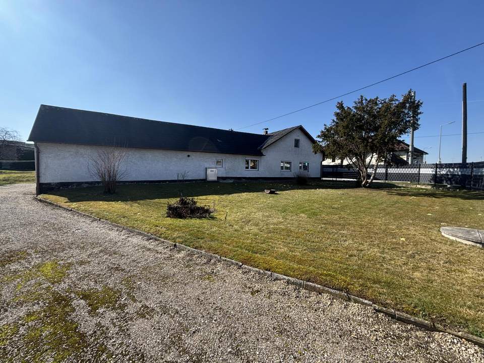 Großzügiges Grundstück mit Bestandsgebäude