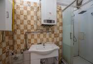 **Hannovermarkt** Renovation Opportunity: 3-Room Period Apartment with Airbnb Potential