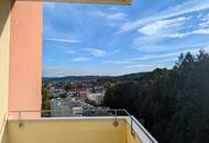 Teilsanierte Wohnung im 8. Stock eines Hochhauses