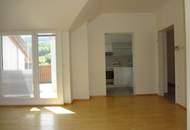 Schöne große Dachgeschoßwohnung mit Loggia!