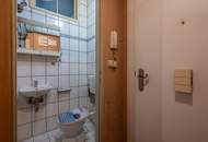 ++NEU++ Ruhige 2-Zimmer Altbau-Wohnung mit getrennter Küche, viel Umbau-Potenzial!