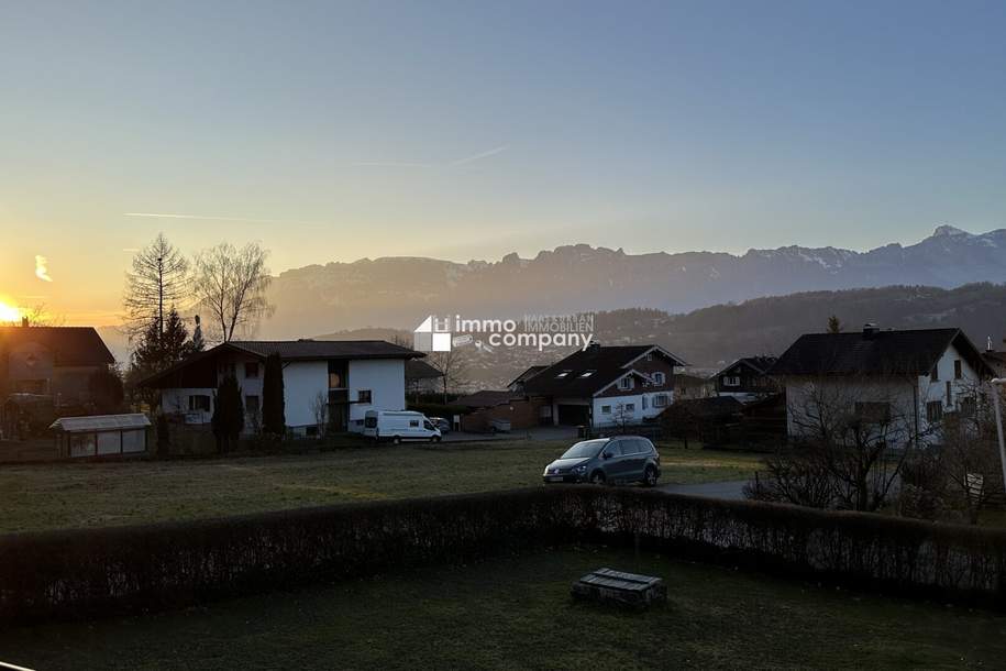 Baugrundstück, völlige Ruhelage, mitten im Grünen, Berg- u. Panorama-Blick, Feldkirch-Tisis, direkt ans Naherholungsgebiet grenzend, gigantische Sonnenuntergangs-Stimmung, in 6 Minuten per PKW ins Stadtzentrum Feldkirch, Bus-Station in 50 m., Grund und Boden-kauf, 595.000,€, 6800 Feldkirch