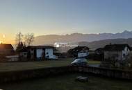 Baugrundstück, völlige Ruhelage, mitten im Grünen, Berg- u. Panorama-Blick, Feldkirch-Tisis, direkt ans Naherholungsgebiet grenzend, gigantische Sonnenuntergangs-Stimmung, in 6 Minuten per PKW ins Stadtzentrum Feldkirch, Bus-Station in 50 m.