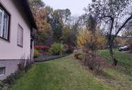 FAMILIENIDYLLE MIT GARTEN