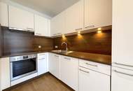 Hofseitig orientierte Zwei-Zimmer-Wohnung mit Einbauküche