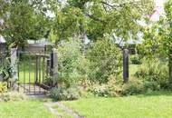 Einfamilienhaus mit Gartenparadies und Bächlein im Herzen von Walding