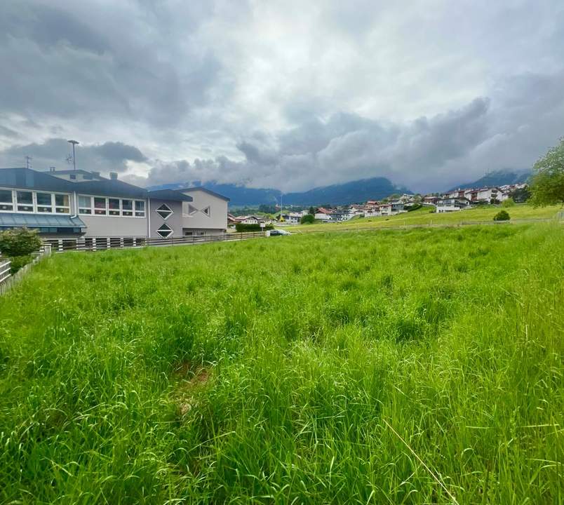 Sonniges Baugrundstück in begehrter Wohnlage unweit von Innsbruck
