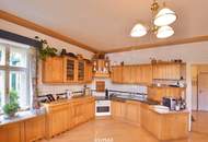 Exklusive Rarität - Villa mit traumhaftem Garten und Ordination