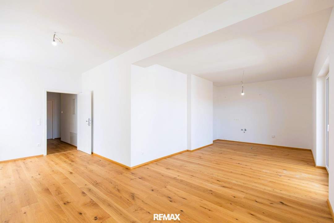 Erstbezug! Moderne 83 m² 3-Raum-Wohnung mit Balkon und Parkplatz