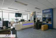 Helle Büro- oder Werkstattflächen mit Rampe