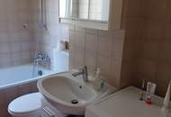 Einmaliges Angebot: preiswerte Starterwohnung mit Küchenablöse! Helle 1-Raum-Wohnung mit getrenntem Schlafzimmer im Erdgeschoß - ab Sommer verfügbar.