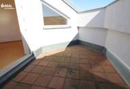 Dachgeschoss, 3 Zimmer, Terrasse, Einbauküche