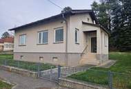 LIEBEVOLLES, RENOVIERUNGSBEDÜRFTIGES LANDHAUS MIT HERRLICHEM, RUHIGEN GARTEN