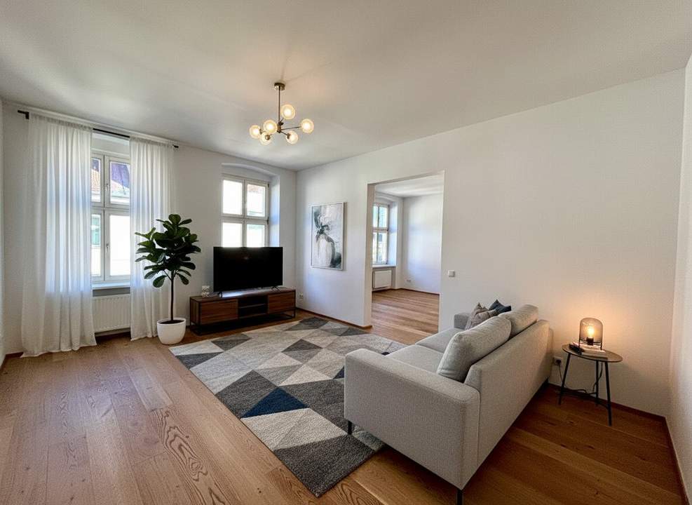 ERSTBEZUG NACH SANIERUNG! Helle 2-Zimmer Altbauwohnung, 1160!