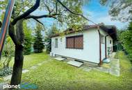 Baugrundstück mit Bungalow / U-Bahn in wenigen Gehminuten erreichbar