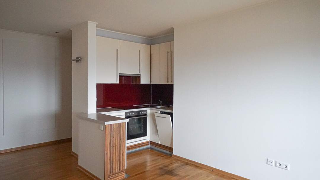 Neu sanierte 3-Zimmer Wohnung mit Küche und Balkon!