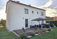 Sehr gepflegtes und geräumiges Stock- Wohnhaus samt integrierter Garage in guter Lage