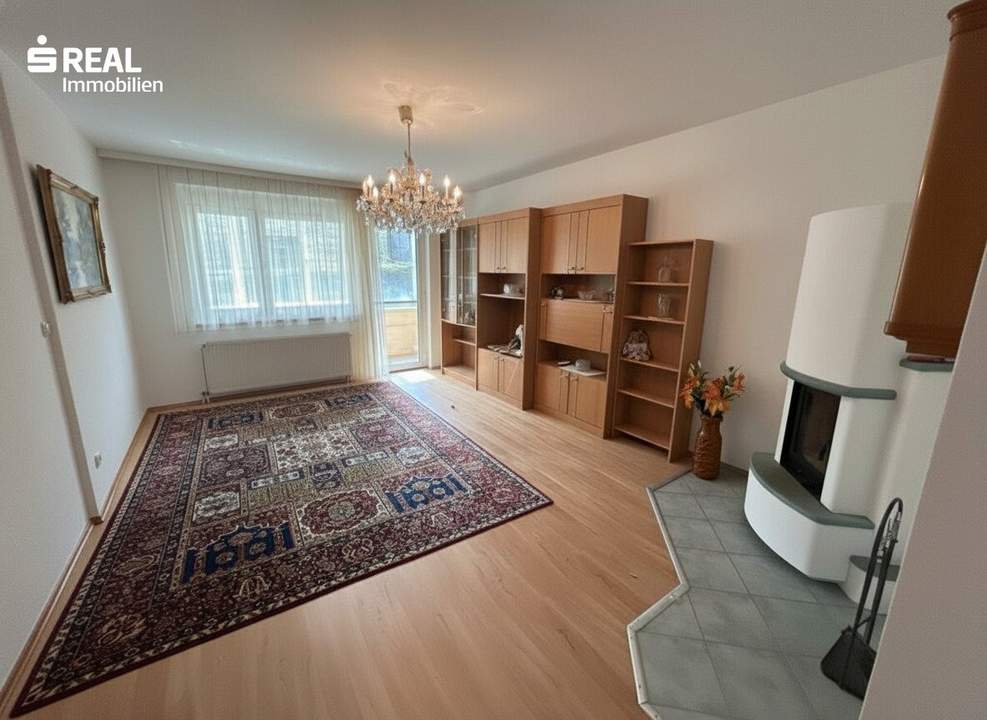 Großzügige 4-Zimmer-Wohnung mit Loggia