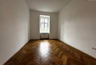 ALTBAUJUWEL Mitten in St. Leonhard in Nähe zur TU Graz! 3 Zimmer, Innenhofbalkon &amp; wunderschöner Fischgrätparkett - gleich anfragen und begeistern lassen!