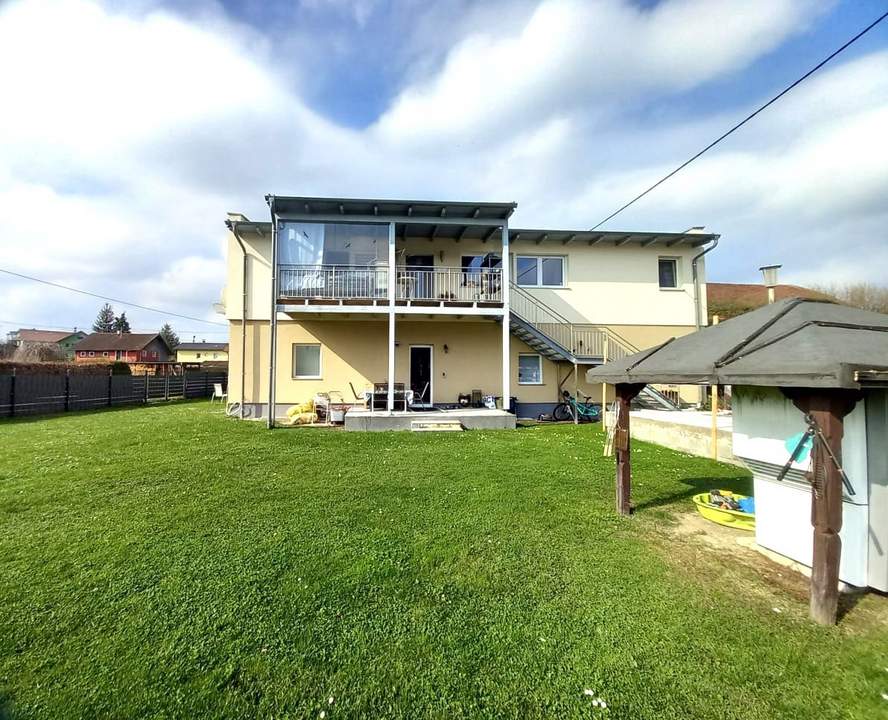 Preisreduktion! Wunderschönes Zweifamilienhaus mit großzügigem Garten und erstklassiger Ausstattung