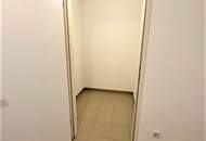 HOLBEINGASSE, unbefristete 98 m2 Altbau, 4 Zimmer, Komplettküche, Wannenbad, Parketten, 4. Liftstock, WG-geeignet