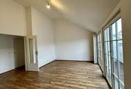 Tolle 3-Zimmer DG-Wohnung mit Balkon - teilweise hohe Räume im Altbau mit 1xSchlafzimmer in den Innenhof - WG geeignet