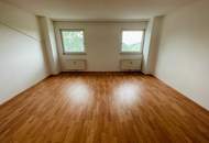 Helle 2‑Zimmer‑Wohnung mit Einbauküche, Parkplatz & Keller