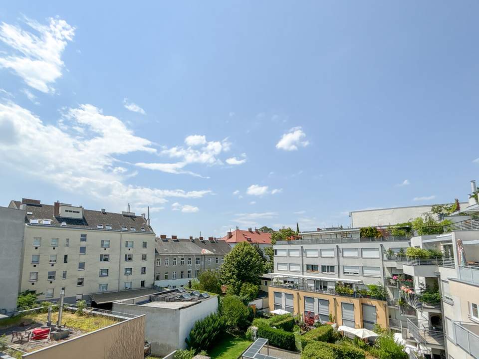 Exklusives Dachgeschossjuwel mit Balkon, Terrasse und Garagenplatz nahe Schubertpark
