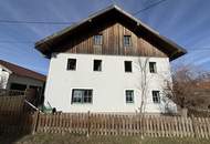 Sanierungsbedürftiges Wohnhaus mit Nebengebäuden