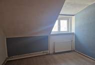 SANIERUNGSBEDÜRFTIGES, CHARAKTERSTARKES EINFAMILIENHAUS IN GUTER WOHNLAGE UND BAHNHOFSNÄHE