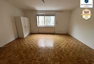 !Separat begehbare zwei Zimmer + große Küche!