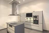 Altbaujuwel! Wunderschöne 4-Zimmer Wohnung mit Loggia, Balkon + 2 Bädern!