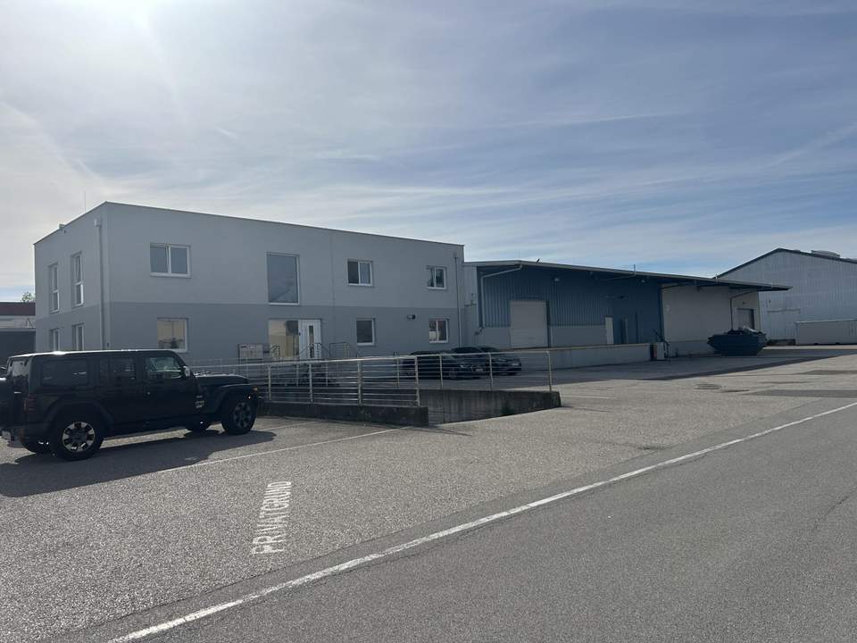 1050 m² Halle, 200 m² Büro, 24 Stundenzufahrt eigene Tankstelle. Ideal für eine Spedition SOFORT VERFÜGBAR