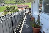 Attraktives Mehrfamilienhaus mit 2 Einheiten in sonniger Lage, großem Garten, Carport, PV-Anlage uvm