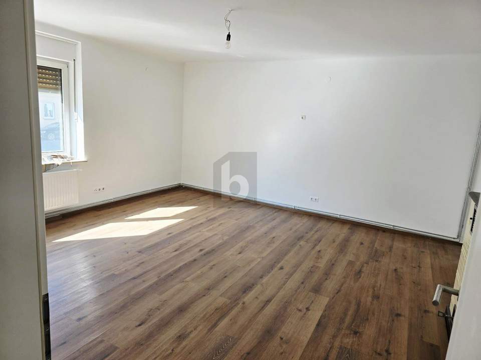 ATTRAKTIVE 3-ZIMMER-EINHEIT MIT POTENZIAL (5,2% RENDITE)