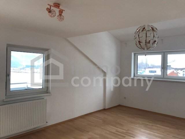 Thaur lichtgeflutete 3 Zimmer Dachgeschoßwohnung mit Garage und überdachtem Stellplatz