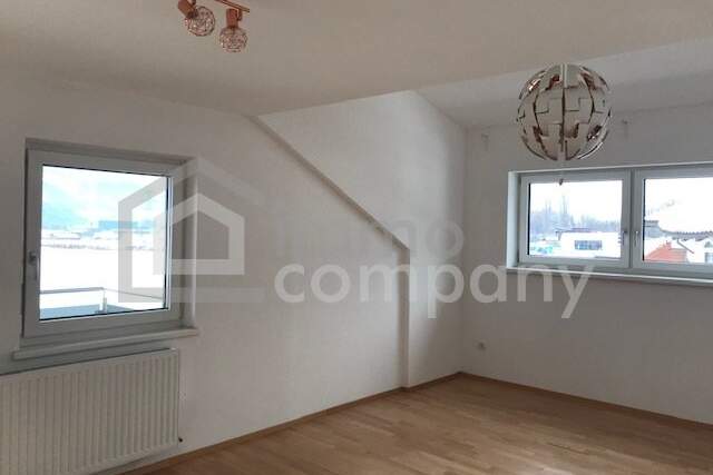 Thaur lichtgeflutete 3 Zimmer Dachgeschoßwohnung mit Garage und überdachtem Stellplatz, Wohnung-miete, 6065 Innsbruck-Land