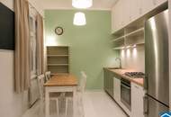 Altbaujuwel mit Charme &amp; Attikabalkon nähe Cottageviertel im 18. Bezirk