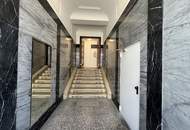 UNBEFRISTET - helle 2,5-Zimmer Dachgeschosswohnung mit Wohnküche, Schrankraum, 26 m2 Dachterrasse und Kellerabteil nahe Schönbrunn