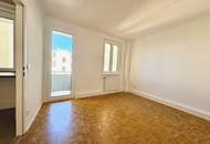 HELL UND SEHR GROSSZÜGIG - HOCHWERTIG SANIERTE 5-ZIMMER-WOHNUNG MIT BALKON IM 5. LIFTSTOCK