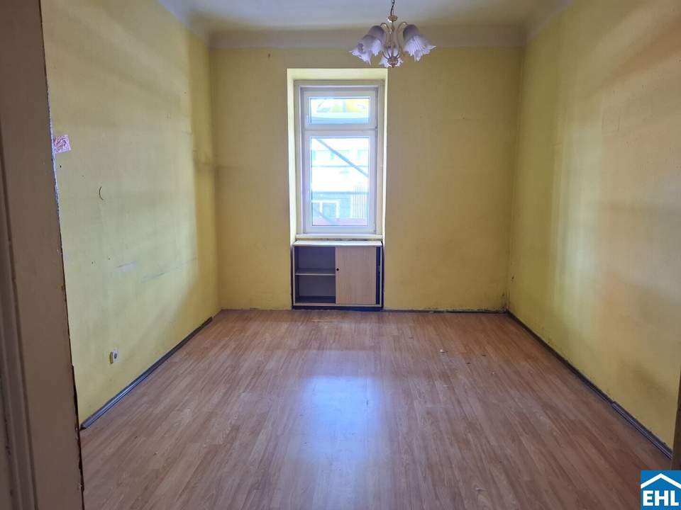 Renovierungsbedürftige Altbauwohnung mit klassischem Charme