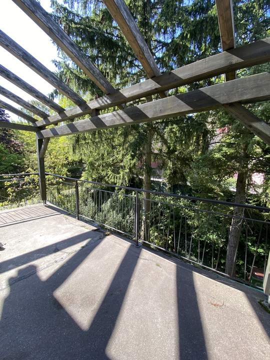 Ruhige 2-Zimmer-Altbauwohnung mit Balkon ins Grüne – Nähe Lainzer Tiergarten