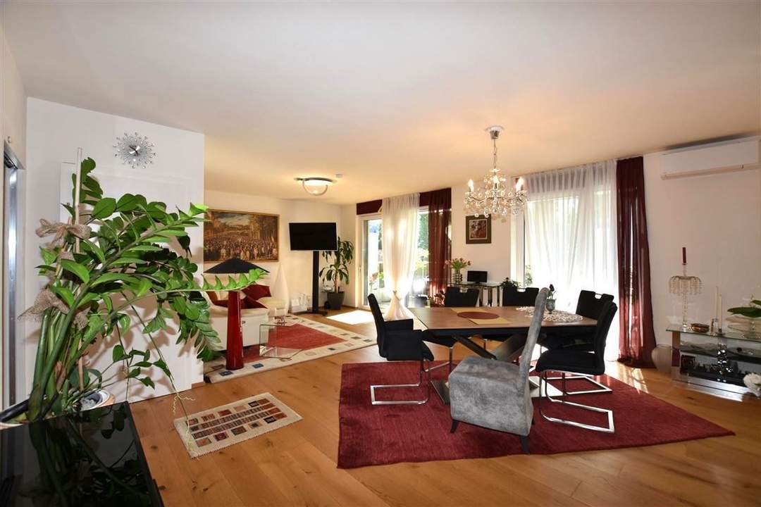 Hochwertige Designerwohnung in Architektenhaus mit Sonnenterrasse und Tiefgarage