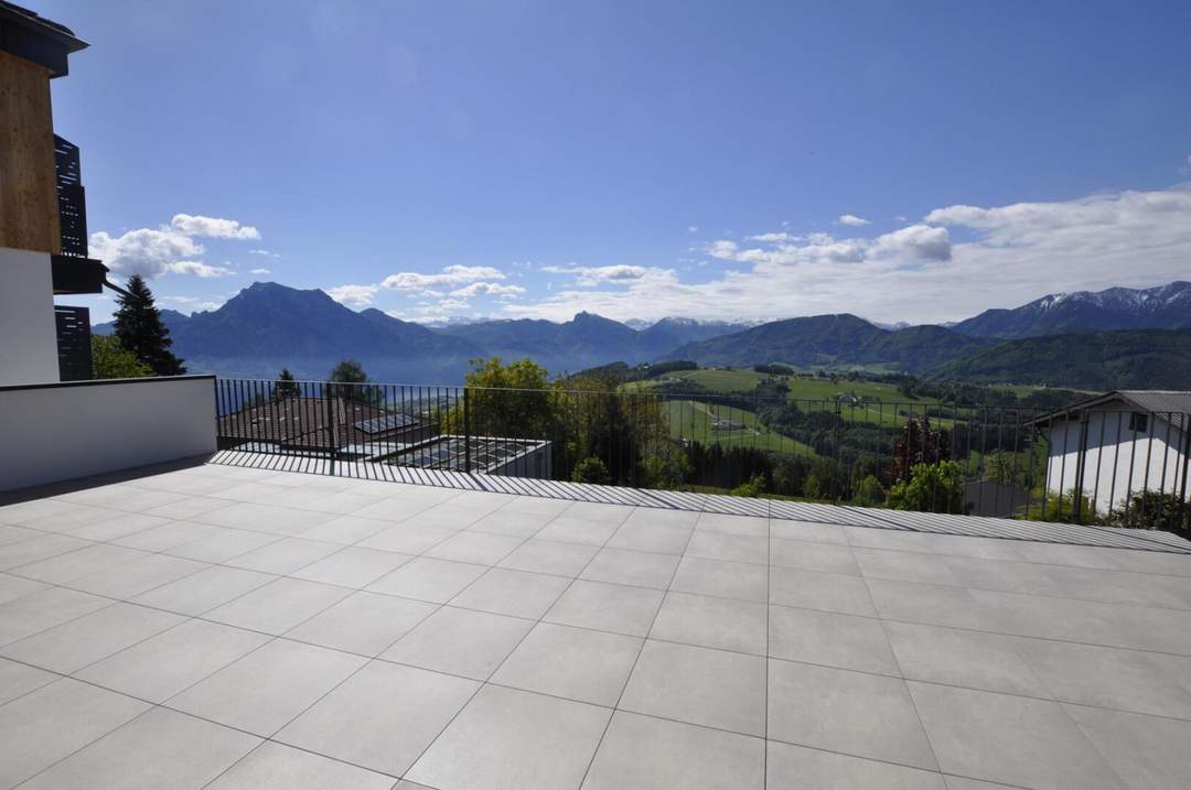 Erstbezugs-Maisonette am Gmundnerberg: Perfekte See-Bergpanorama-Lage mit 74m² Terrasse