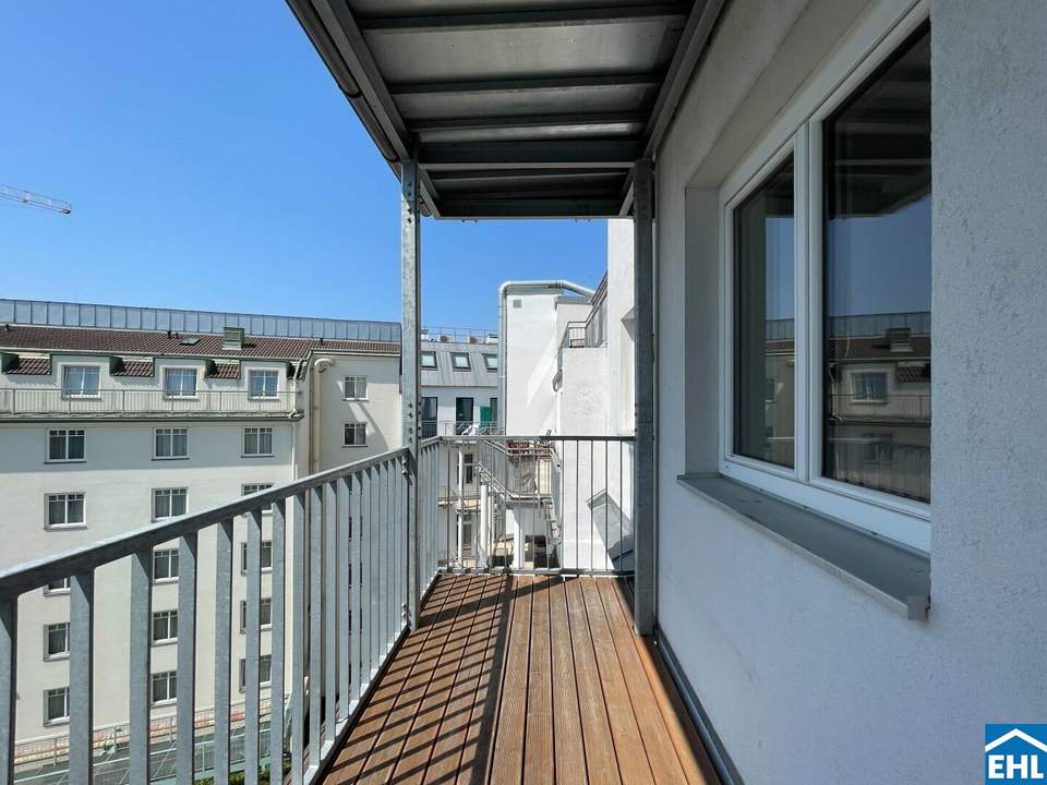 Im Dachgeschoßausbau: 3-Zimmerwohnung mit Balkon in U-Bahn-Nähe